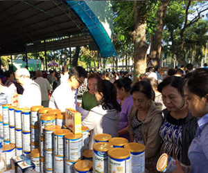 Vinamilk tư vấn dinh dưỡng và sức khỏe cho hàng ngàn người cao tuổi tại TP HCM