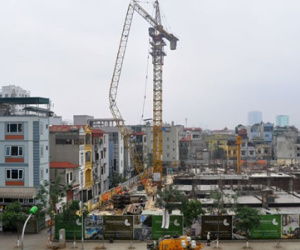 Gãy cần cẩu, hàng chục người tháo chạy