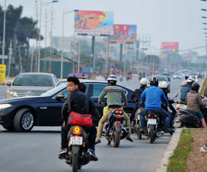Rùng mình xe đi ngược chiều lao vun vút trên đường nghìn tỉ