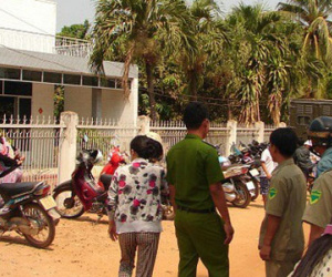 Thảm án ở Tây Ninh: Bố cầm dao đâm thấu tim con trai giữa đêm khuya