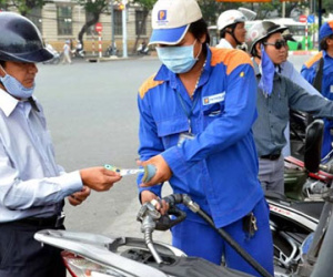 Bất ngờ giá xăng không tăng