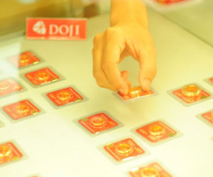 Giá vàng tăng vọt lên mức cao nhất 13 tháng