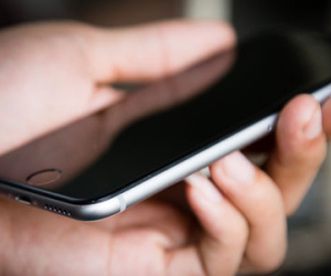 iPhone khoá mạng rớt giá mạnh