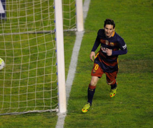 Messi lập hat-trick, Barca gạt Real khỏi danh sách kỷ lục