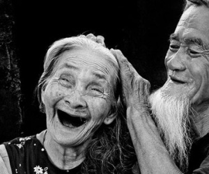 Không phải tiền hay địa vị, chìa khóa để trở thành người hạnh phúc nằm ở 3 điều này!