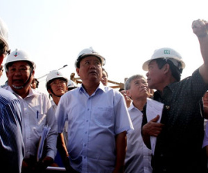 Bí thư Thăng: "Nhìn 4-6 em một giường thì tiến độ phải nhanh lên"