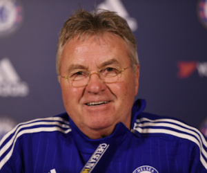 Guus Hiddink lập kỷ lục Ngoại hạng Anh