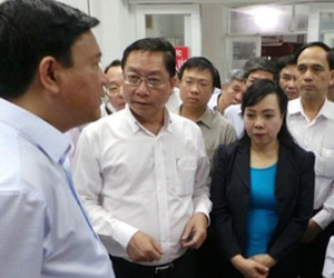 Bí thư Thăng nhắc Bộ trưởng Y tế chuyện bệnh nhân bò từ gầm giường