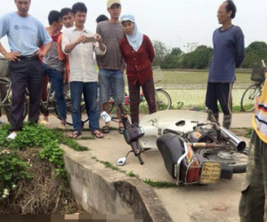 Bàng hoàng phát hiện thi thể người đàn ông tay vẫn cầm kim tiêm