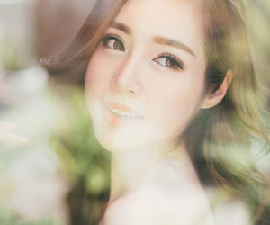 Elly Trần: "Tôi từng một tay ôm bụng bầu sắp sinh, một tay dỗ con gái khóc"
