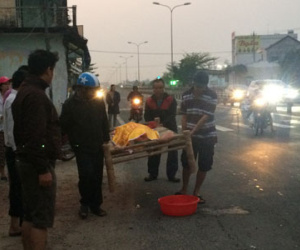 Một phụ nữ bán bánh mỳ bị xe tông chết đúng ngày 8/3