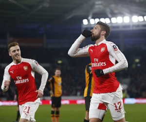 Arsenal đè bẹp Hull, vào tứ kết FA Cup