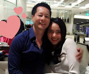 "Em đang trải chiếu hoa ra ngồi xem chị còn trò gì bẩn thỉu hơn"