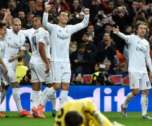 Ronaldo sắm vai người hùng, Real thẳng tiến vào tứ kết