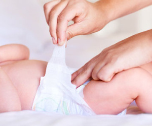 Trẻ đóng bỉm nhiều có bị vô sinh, chân vòng kiềng?
