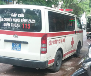 Xe cấp cứu bất lực dù cách nạn nhân 1m