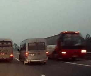 Xe khách chạy ngược chiều cao tốc Nội Bài - Lào Cai vì... lạc đường