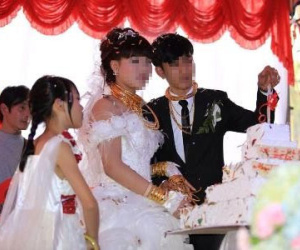 Góc tối kinh hoàng ở mảnh đất lắm siêu đám cưới, siêu xe