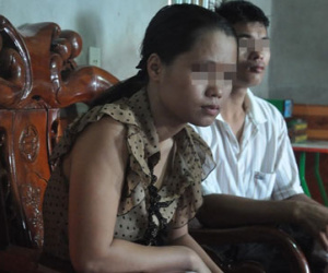 Hết tiền ăn chơi, chồng trói vợ đánh cho hả dạ