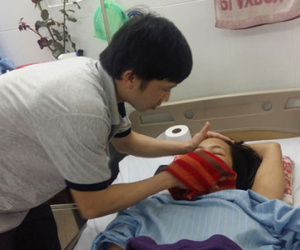 Tình yêu lấp lánh suốt 14 năm chồng Nam chăm vợ Bắc ung thư tủy
