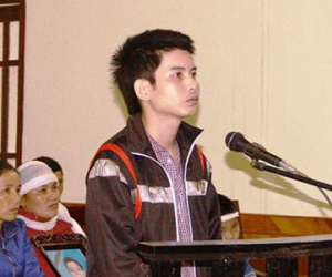 Đang cấp cứu, vùng dậy dùng dao bầu đâm chết bạn nhậu