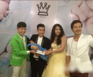 Phi Thanh Vân lần đầu khoe con trong tiệc đầy tháng