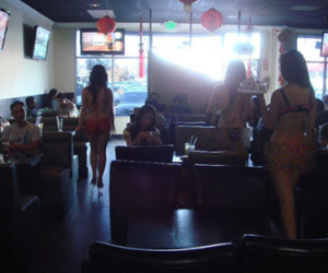 Thành phố Mỹ kiện quán cafe bikini của người Việt