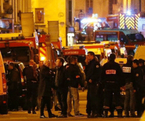 Pháp bắt hai thiếu nữ định tấn công Paris