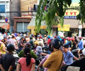 Khu phố Sài Gòn náo loạn vì những tiếng súng nổ