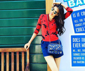 Phạm Hương diện street style nổi bật nhất tuần