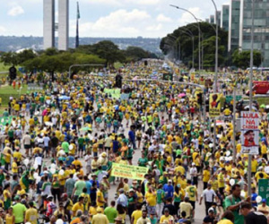 Ba triệu người Brazil biểu tình đòi phế truất tổng thống