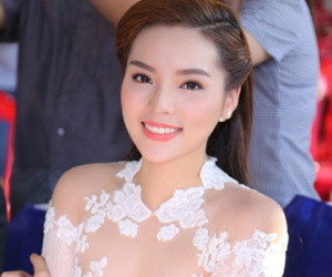 Kỳ Duyên diện áo dài xuyên thấu sau ồn ào web bẩn