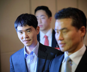 Lee Sedol lần đầu thắng cờ vây trước AlphaGo
