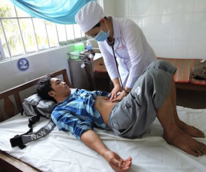 8 người nhập viện sau khi uống nước để qua đêm