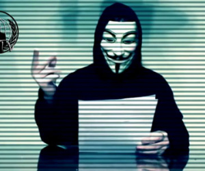 Anonymos tuyên bố chiến tranh toàn diện với Donald Trump