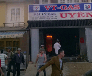 Cháy đại lý gas, cảnh sát chữa cháy bất tỉnh, chủ nhà bị cháy xém