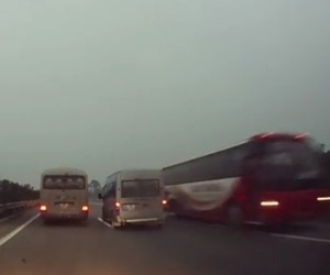 Hà Nội "cấm cửa" xe khách phóng ngược chiều cao tốc Nội Bài-Lào Cai