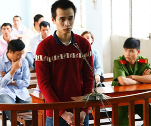 Nam giáo viên ngồi tù vì hại đời cô gái hơn tuổi