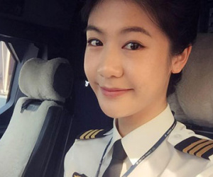 Nữ cơ trưởng xinh như hotgirl thích đàn ông thế nào?