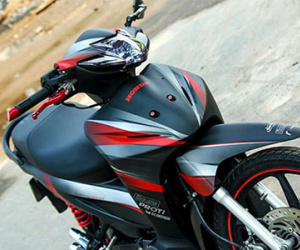 Honda Wave RS 2013 lột xác với dàn vỏ sơn phối màu