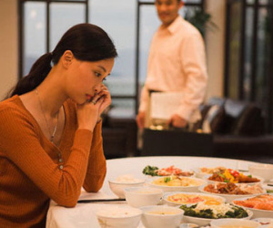 Rớt nước mắt với đôi giày hở mũi của vợ...
