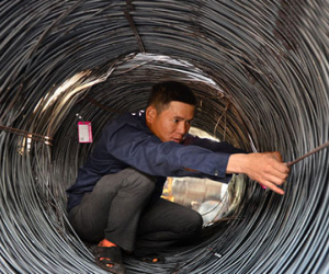 Dân lẫn doanh nghiệp chóng mặt khi thép 1 ngày 3 giá