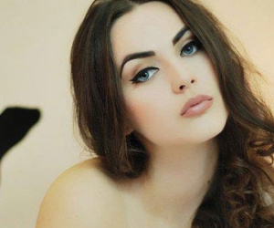 Cô gái đẹp nhất thế giới hoàn hảo tới mức độ nào?