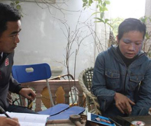 Vụ chồng là cháy mặt vợ: Con trai tố mẹ theo trai