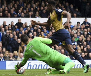 Arsenal giành chiến thắng đầu tiên sau bốn trận ở Ngoại hạng Anh