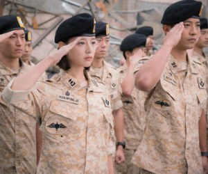 "Hậu duệ của mặt trời" bất ngờ để lọt tiếng chửi thề
