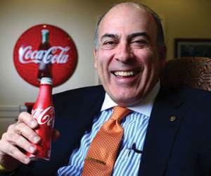 Nhà đầu tư giận dữ, CEO Coca-Cola bị cắt gần nửa lương