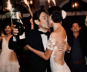 Trang Lạ tổ chức hôn lễ lung linh ở biệt thự riêng