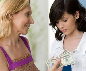 Mẹ chồng thu hết lương, đẻ con cũng phải xin tiền mua tã