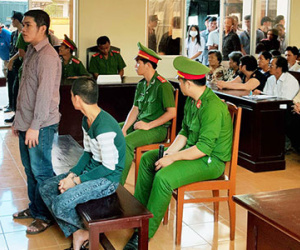 Vỗ mông vợ bạn nhậu, người chết, kẻ vào tù